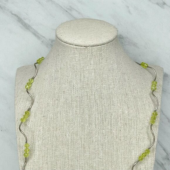 Silver Tone Curve Green Beaded Necklace - Picture 4 of 6
